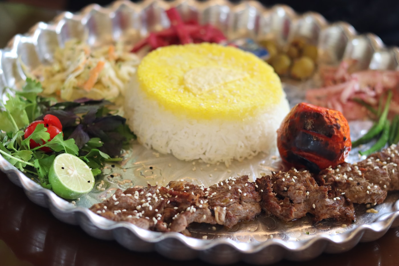 Pilav Eşliğinde